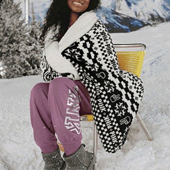 Victoria's Secret Pink Printed Sherpa Blanket - Picture 3 of 4